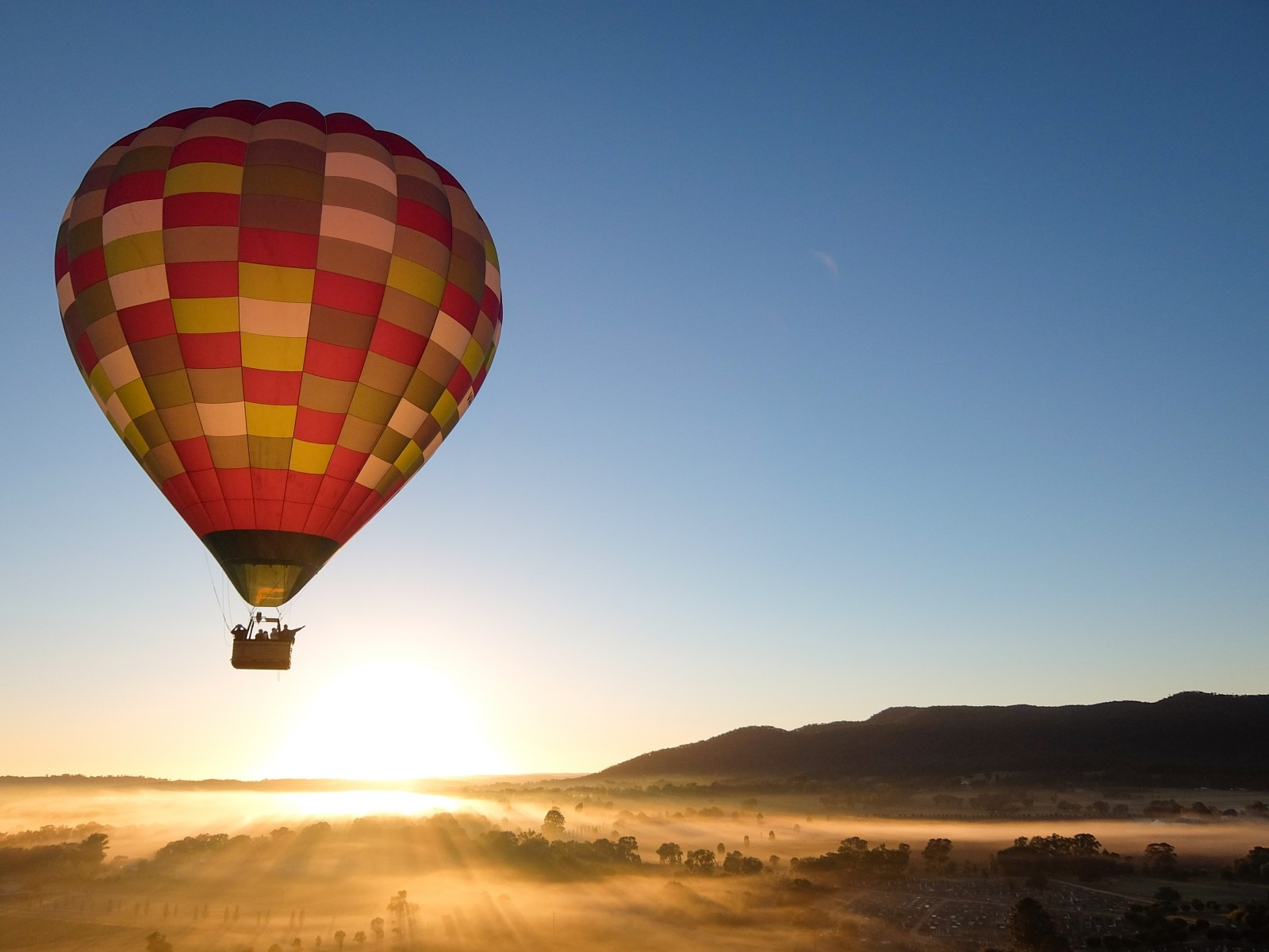  cropped-images Balloon Flight at sunrise-0-0-0-0-1616371383